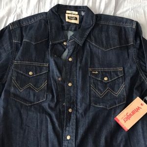 SOLD NWT wrangler men’s shirt